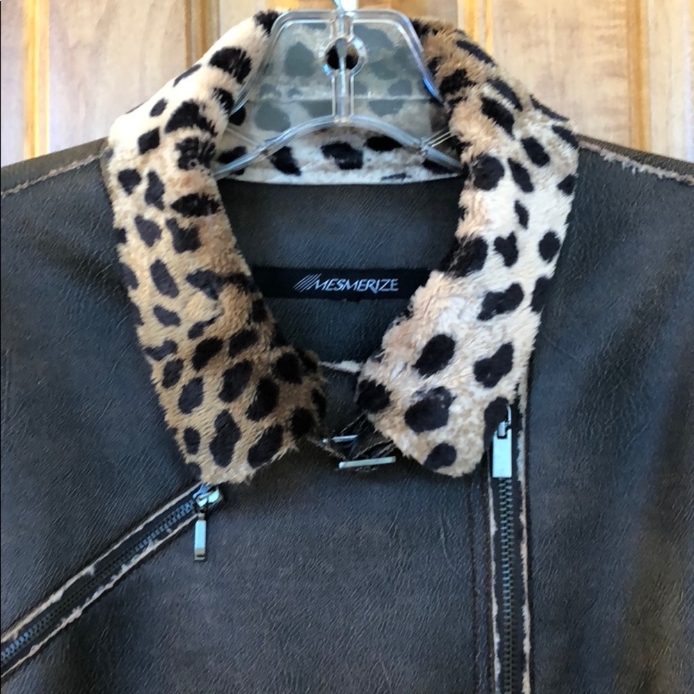 Coat - Picture 3 of 8